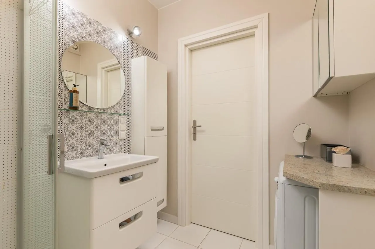 Rent Like Home - Nowy Swiat 47A Warsaw Apartment